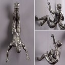 Dekorativ statue af en klatrer 3