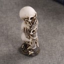 Dekorativ statuette med kranier 2