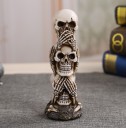 Dekorativ statuette med kranier 4