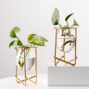 Dekorativ vase med metalfod 2