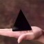 Dekorative Obsidianpyramide 3