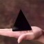 Dekoratívne pyramída z obsidiánu 3