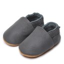 Dětské capáčky z PU kůže Nazouvací model s pružnou gumičkou po obvodu Hladká podrážka Bez zapínání Unisex botičky na doma i ke kočárku 17