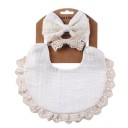 Detský bryndák s volánkovým lemom a dvoma gumičkami s mašľami Set 3 ks Šírka bryndáku 24 cm Veľkosť mašlí 10,5 cm a 8 cm Patentky pri krku 8