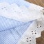 Dievčenské pruhované šaty s čipkou - Modro-biele 5