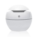 Diffusore di aromi a forma di sfera con retroilluminazione Serbatoio 130 ml Alimentazione tramite USB 5 V Potenza 3 W Frequenza 2,4 MHz Dimensioni 4