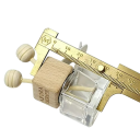 Difuzér do auta prázdná lahvička na esenciální oleje 20–25 ml skleněná cca 7,8 x 2,5 cm s dřevěným víčkem a klipem 2