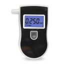 Digitální alkohol tester s polovodičovým senzorem Podsvícený LCD displej Přesnost 0,1 ‰ Rozměry 11,2 x 6,1 x 2,9 cm Včetně 5 náustků 5