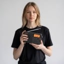 Digitální přenosné rádio 7,8 x 3,6 x 15 cm FM LW SW i MW s Bluetooth a MP3 z TF karty s budíkem a nabíjením USB-C v černé barvě 7