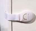 Dispositif de sécurité pour tiroirs et portes de placard 10 pcs Corps en plastique avec bouton Sangle flexible sur le bord du meuble Blanc 4