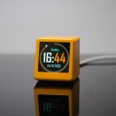 Dispositivo de secretária para monitorização de bitcoins, ações e moedas com controlo táctil, ecrã LED 30 x 30 mm, alimentação USB 15