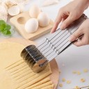 Divisore di pasta professionale in metallo 24,5 × 8 cm con 7 ruote Tagliapasta regolabile per panettieri Strumento robusto in metallo per tagli precisi 3