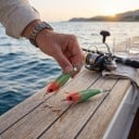 Δολώματα για καλαμάρια 8 εκ. Σετ 5 τμχ. Φωσφορίζουσες τεχνητές γαρίδες με φτερά και κορώνα από αγκίστρια Πράσινο και πορτοκαλί Για ψάρεμα καλαμαριών 6