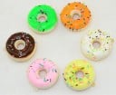 Donut antistress em forma de pelúcia para libertar tensão Brinquedo macio de PU Aparência de pastelaria doce Diâmetro 6,2 cm Cor aleatória 5