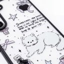 Doorzichtig hoesje voor Samsung A56 5G met een getekende witte kat, een kandelaar, strikken en sterren. Het polsbandje is zwart met een spiraal 2