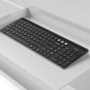 Draadloos toetsenbord met ronde toetsen en numeriek gedeelte Bluetooth 4.0 en USB 2,4 GHz Aluminiumlegering en ABS Aangedreven door 2x AAA 2