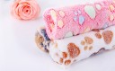 Drap de bain doux pour chiens avec imprimé de pattes 2