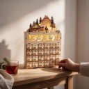 Dřevěný adventní kalendář s LED osvětlením Zimní vesnička se Santou 24 šuplíků 22,5 x 10,5 x 35,5 cm Přírodní dřevo Vánoční dekorace 5