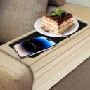 Dřevěný flexibilní podnos na opěrku gauče se silikonovou protiskluzovou plochou pro telefon nápoje a dezert ve světlém provedení 2