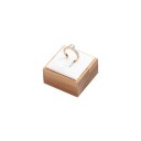 Dřevěný stojánek na prstýnky 4 × 4 × 1,5 cm, prezentační držák na šperky s měkkou výplní pro vystavení a fotografování 9