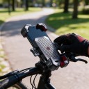 Držák telefónu na bicykel s automatickým zámkom Otočný 360° Pre telefóny 4,7–7 palcov Řídítka 18–30 mm Plast a silikón Čierny a červený 2
