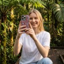 Dubbelskiktat fodral för iPhone 16e Abstrakt mönster av vågiga linjer och prickar Ljusblå och tegelröd Stöttålig och repbeständig 3