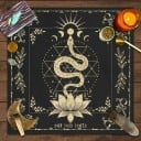 Dug med tarotmotiver 49 x 49 cm Sort dug med slange motiv Esoterisk og mystisk dekoration 3