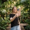 Dvouvrstvé pouzdro na iPhone 16e Vzor vířivých vlnitých pruhů Žlutá a levandulová Odolné proti pádům a poškrábání Na každý den 6