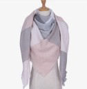 Écharpe triangulaire pour femmes pour l'hiver Grande taille 135 x 135 x 200 cm Surfaces colorées marquées et franges courtes 4