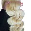 Efektní blond vlnitá paruka lace front hustota 220 % transparentní krajka 33 x 15,2 cm délka 91,4 cm na denní i sváteční nošení 4