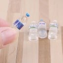 Eingeschweißtes Wasser für Puppen 10 Stück Miniatur transparente Flaschen mit Deckel und Etikett Realistisches Kunststoffspielzeug für das Spielen 4