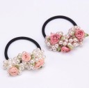 Élastique à cheveux avec perles et fleurs 1