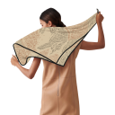 Elegancia francesa con motivo de caballo Pañuelo cuadrado para mujer Multifuncional para cabeza, cuello, cabello y cuerpo Tendencia de moda Cuatro estaciones 2