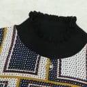 Elegant blus för damer med lång ärm och rutigt mönster Svarta volanger på kragen och ärmarna Metalldekoration Polyester och spandex 4