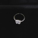 Elegante ring met edelstenen 4