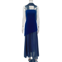 Elegante vestido sin tirantes con corte asimétrico Falda larga y vaporosa Abertura prominente Pañuelo largo Tejido ligero y fluido para una fiesta 7