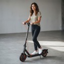 Elektrická koloběžka Todimart T3 pro dospělé Skládací 350 W Baterie 36 V Rychlost 24,99 km/h Dojezd 20–30 km Kola 8,5 palce Černá Do města 4
