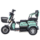Elektrická tříkolka se dvěma sedátky Motor 1000 W Rychlost 20 km/h Dojezd 45 km Baterie 60 V 20 Ah Rozměry 151 x 66 x 102 cm Do města 3