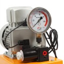 Elektromos hidraulikus szivattyú 750 W 10000 PSI 70 MPa Egyszerű működésű kézi szeleppel és pedállal 7 l-es tartály Acél sárga Műhelyhez és szervizhez 4