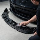 Első lökhárító spoiler, alsó lip, bordákkal, ABS műanyag, fényes fekete karbon hatás, tuning body kit a 3-as sorozathoz G20 G21 G28 7