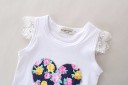 Ensemble d'été pour fille avec des fleurs - top, shorts et foulard 5