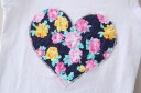 Ensemble d'été pour fille avec des fleurs - top, shorts et foulard 6