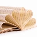 Ensemble de 10 petits cahiers fins et compacts 120 x 85 mm avec des pages lignées et des illustrations dessinées sur les couvertures avec un bord supérieur en forme 5