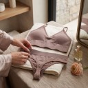 Ensemble de lingerie pour femmes, soutien-gorge à fines côtes sans armatures avec décolleté en V et coussinets amovibles et string à taille large 2
