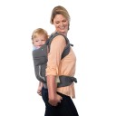 Ergonomické dětské nosítko s odnímatelnou kapucí a polstrovanými ramenními popruhy s výškou 60 cm a pásem 60 až 130 cm v šedé barvě 2