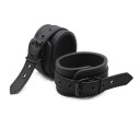 Esposas de cuero negro con cierre de correa, tamaño ajustable, detalles metálicos para juegos de bondage, embalaje discreto. 2