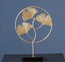 Estatuilla decorativa con hojas. 8