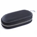 Estuche para llaves con cremallera alrededor y mosquetón de metal Forma redondeada Cuero PU texturizado con costuras contrastantes 1