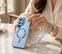 Étui pour Samsung Galaxy S24 avec partie scintillante amovible Support de charge magnétique Sangle de poignet Coque en plastique pour mobile 2