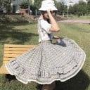 Falda de cuadros para mujer con tirantes en lazo Cintura alta Corte fruncido Volante con encaje blanco Flores decorativas Mezcla de poliéster 5